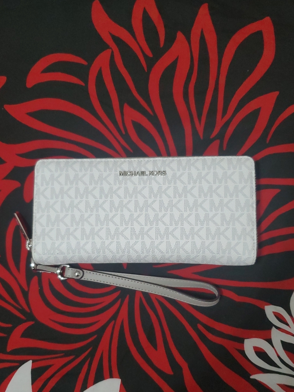 Michael Kors Jet Set Continental White and Grey Signature Wallet Wristlet